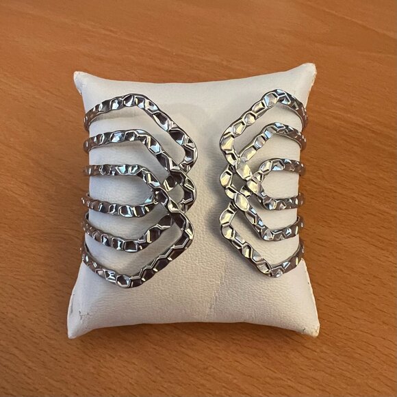 Guess Silver Tone Hinge Cuff Bracelet NWOT - Picture 3 of 3